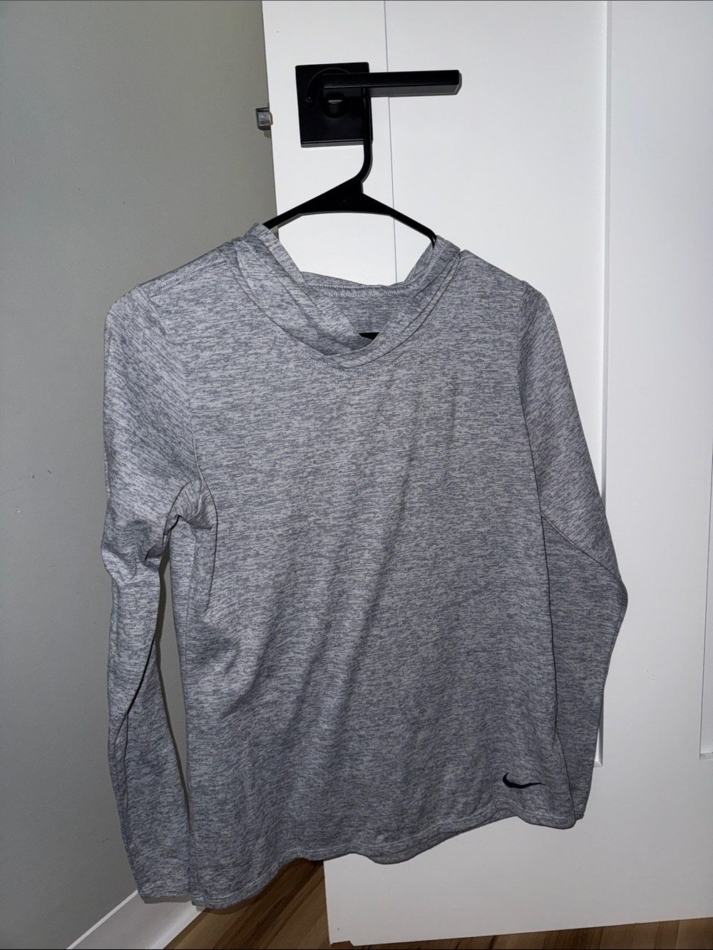 Nike Women’s Heather Gray lightweight Nike
